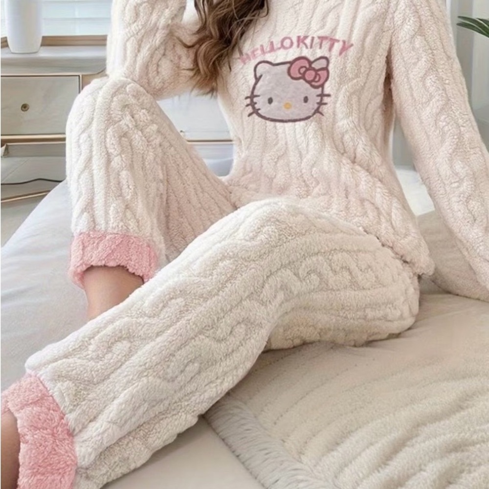 Hello Kitty Women's Cozy Super Fluffy Pajama Set - Cream and Pink